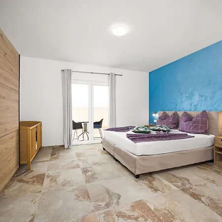 Nur Amela Villa Pula