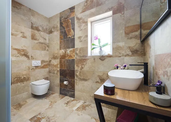 Nur Amela Βίλα *