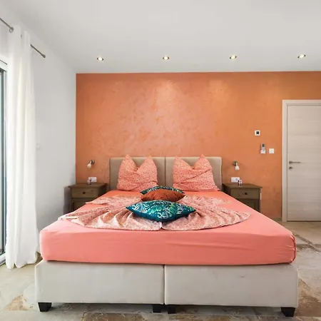 Nur Amela Willa Pula