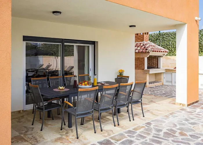 Nur Amela Villa Póla