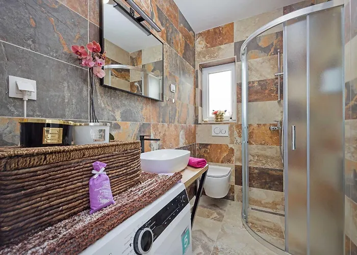 Nur Amela Villa Póla