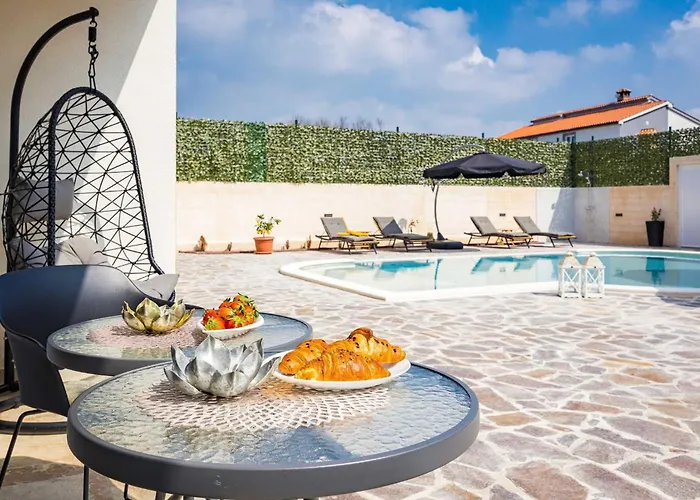 Villa Nur Amela Póla