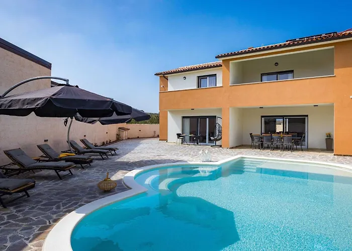 Nur Amela Villa Póla