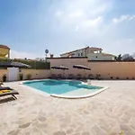 Nur Amela Вілла *