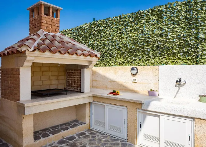 Nur Amela Вілла Пула