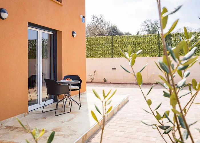 Вілла Nur Amela Пула